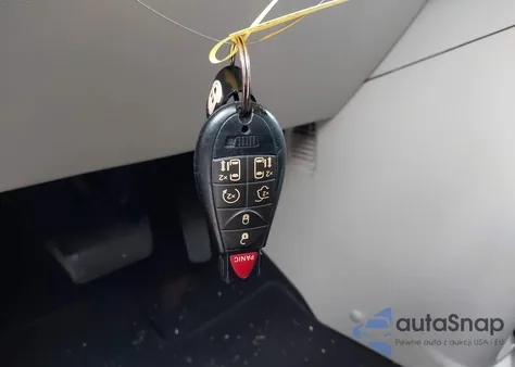 2016 Chrysler Town & Country Touring z USA, uszkodzony, nr VIN 2C4RC1BG0GR306291